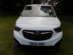 2021 Vauxhall Combo 1.5 Turbo D 2300 Dynamic L1 H1 Euro 6 4dr in White — image 2