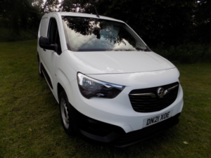 2021 Vauxhall Combo 1.5 Turbo D 2300 Dynamic L1 H1 Euro 6 4dr in White — image 5
