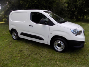 2021 Vauxhall Combo 1.5 Turbo D 2300 Dynamic L1 H1 Euro 6 4dr in White — image 6