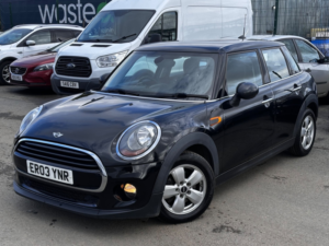 2016 MINI Hatch 1.5 5-Door Hatch Cooper in Black — image 3