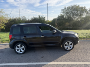 2010 Skoda Yeti 2.0 Tdi Se in Black — image 2
