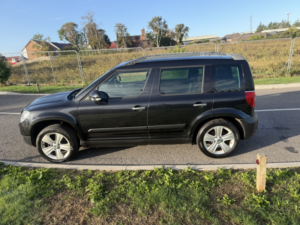 2010 Skoda Yeti 2.0 Tdi Se in Black — image 5