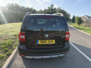 2010 Skoda Yeti 2.0 Tdi Se in Black — image 6
