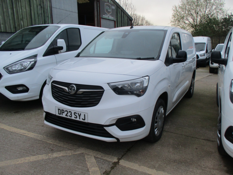 2023 Vauxhall Combo 1.5 Turbo D 2300 Pro in White — image 1