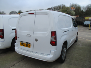 2023 Vauxhall Combo 1.5 Turbo D 2300 Pro in White — image 4