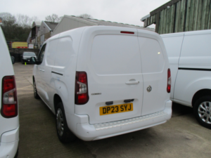 2023 Vauxhall Combo 1.5 Turbo D 2300 Pro in White — image 5