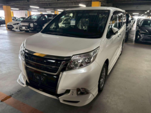 2015 Toyota Esquire 2.0 Gi 5dr 7 Seats in White — image 6