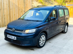 2022 Volkswagen Caddy Maxi 4 SEAT Auto Wheelchair Accessible Disabled Access Vehicle Wav in Blue — image 5