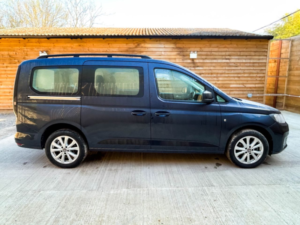 2022 Volkswagen Caddy Maxi 4 SEAT Auto Wheelchair Accessible Disabled Access Vehicle Wav in Blue — image 6