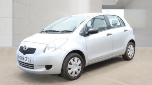 2009 Toyota Yaris 1.0 Vvt-I T2 Hatchback 5dr Petrol Manual Euro 4 (69 Ps) in Silver — image 2