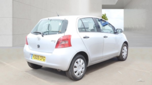 2009 Toyota Yaris 1.0 Vvt-I T2 Hatchback 5dr Petrol Manual Euro 4 (69 Ps) in Silver — image 4