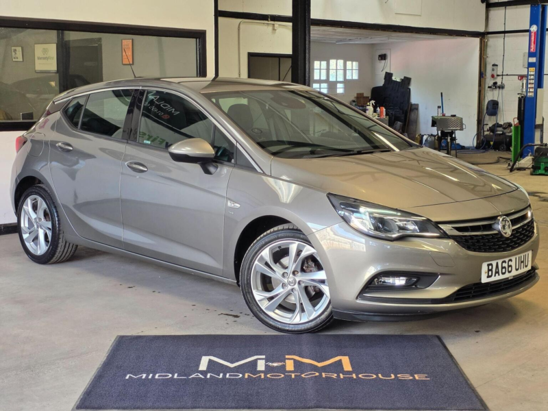 2017 Vauxhall Astra 1.4i Turbo Sri Euro 6 5dr in Grey — image 1