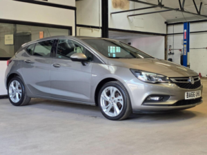 2017 Vauxhall Astra 1.4i Turbo Sri Euro 6 5dr in Grey — image 3