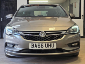 2017 Vauxhall Astra 1.4i Turbo Sri Euro 6 5dr in Grey — image 4