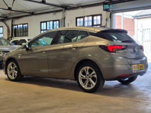 2017 Vauxhall Astra 1.4i Turbo Sri Euro 6 5dr in Grey — image 6
