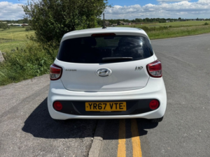 2017 Hyundai I10 Premium Se in White — image 5