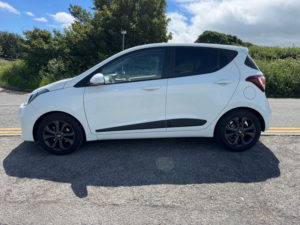 2017 Hyundai I10 Premium Se in White — image 6