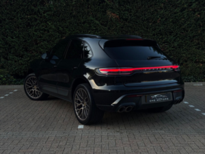 2020 Porsche Macan 3.0t V6 S Pdk 4WD Euro 6 (s/s) 5dr in Black — image 2