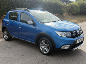 2017 Dacia Sandero Stepway 0.9 Stepway Laureate Tce 90 in Blue — image 4