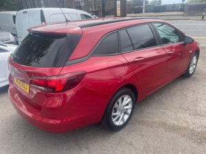 2021 Vauxhall Astra 1.5 Turbo D Se Sports Tourer 5dr Diesel Manual Euro 6 (s/s) (105 Ps) in Red — image 4