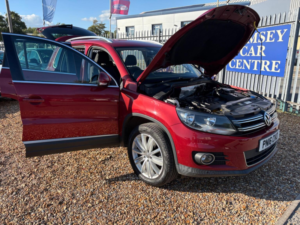 2016 Volkswagen Tiguan 2.0 Tdi Bluemotion Tech Match Edition DSG 4WD Euro 6 (s/s) 5dr in Red — image 5