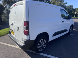 2019 Peugeot Partner 1.6 Bluehdi 1000 Professional in White — image 3