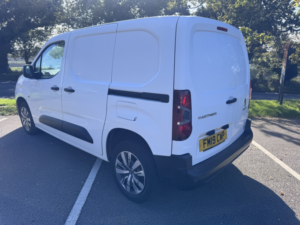 2019 Peugeot Partner 1.6 Bluehdi 1000 Professional in White — image 6