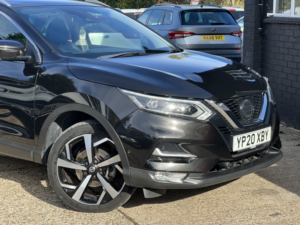 2020 Nissan Qashqai 1.3 Dig-T Tekna in Black — image 3