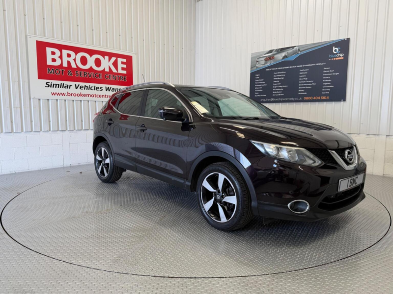 2014 Nissan Qashqai 1.2 Dig-T N-Tec+ Xtron 2WD Euro 5 (s/s) 5dr in Black — image 1