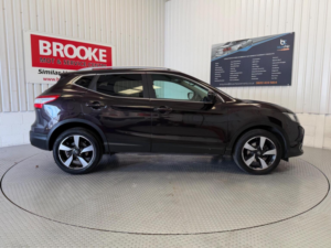 2014 Nissan Qashqai 1.2 Dig-T N-Tec+ Xtron 2WD Euro 5 (s/s) 5dr in Black — image 3