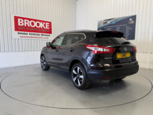 2014 Nissan Qashqai 1.2 Dig-T N-Tec+ Xtron 2WD Euro 5 (s/s) 5dr in Black — image 6