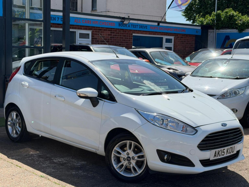 2015 Ford Fiesta 1.25 Zetec Euro 6 5dr in White — image 1