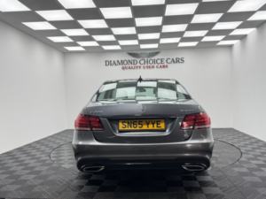 2015 Mercedes-Benz E Class 2.1 E220 Bluetec Amg Night Edition in Grey — image 5