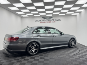 2015 Mercedes-Benz E Class 2.1 E220 Bluetec Amg Night Edition in Grey — image 6
