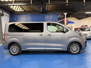 2019 Peugeot Traveller 2.0 Bluehdi Active in Grey — image 5