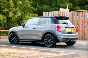 2018 MINI Hatch 2.0 Cooper S 3-Door - 54,200 Miles. Fsh - Chili Pack, Nav, Apple Carplay, 17inch Alloys. Grey - Sold in Grey — image 2