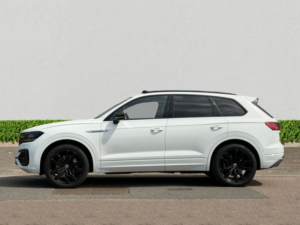 2021 Volkswagen Touareg 3.0 Tsi V6 Black Edition SUV 5dr Petrol Tiptronic 4motion Euro 6 (s/s) (340 Ps) in White — image 4