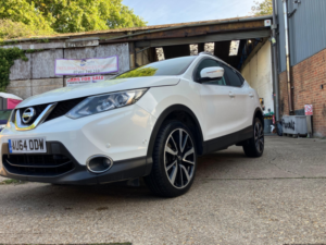 2014 Nissan Qashqai 1.6 Dci Tekna in White — image 3