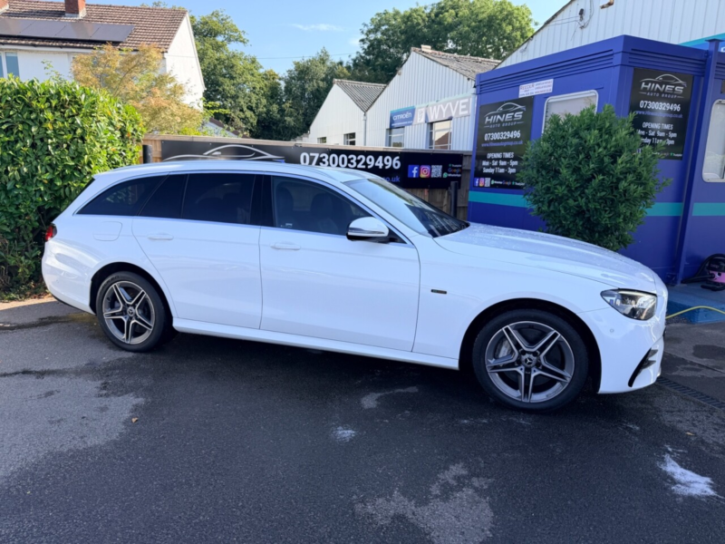 2021 Mercedes-Benz E Class 2.0 E300de 13.5kwh Amg Line Estate 5dr Diesel Plug-In Hybrid G-Tronic+ Euro 6 (s/s) (306 Ps) in White — image 1