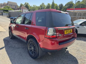 2012 Land Rover Freelander 2 2.2 Td4 Gs SUV 5dr Diesel Manual 4WD Euro 5 (s/s) (150 Ps) in Red — image 4