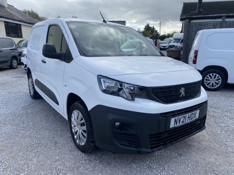 2021 Peugeot Partner 1.5 Bluehdi 1000 Professional in White — image 1