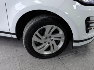 2021 Land Rover Range Rover Evoque 2.0 D200 Mhev R-Dynamic S Auto 4WD Euro 6 (s/s) 5dr in White — image 4