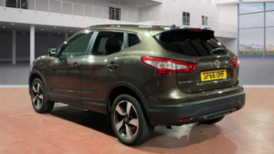 2016 Nissan Qashqai 1.2 Dig-T N-Connecta 2WD Euro 6 (s/s) 5dr in Bronze — image 3