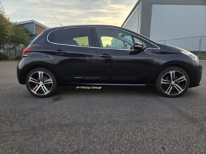 2016 Peugeot 208 1.2 Puretech Gt Line in Blue — image 2