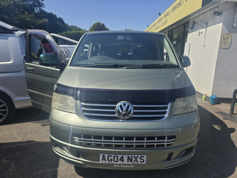 2004 Volkswagen Caravelle 2.5 Tdi Se in Green — image 1