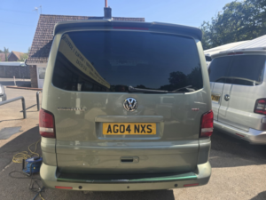 2004 Volkswagen Caravelle 2.5 Tdi Se in Green — image 2