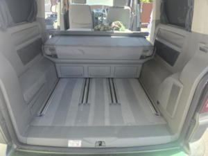2004 Volkswagen Caravelle 2.5 Tdi Se in Green — image 6