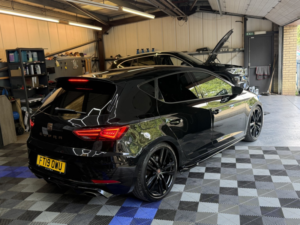 2019 SEAT Leon 2.0 Tsi Cupra 290 in Black — image 4