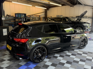 2019 SEAT Leon 2.0 Tsi Cupra 290 in Black — image 6