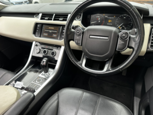 2014 Land Rover Range Rover Sport 3.0 Sd V6 Hse in Black — image 5